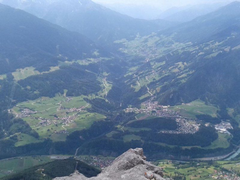 Blick über Wenns und das vordere Pitztal