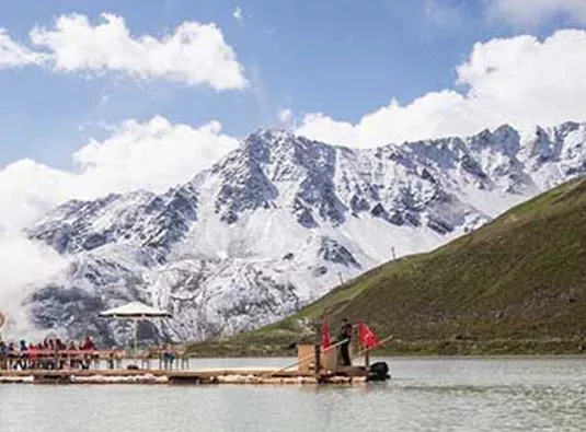 Floßfahrt auf dem Rifflsee